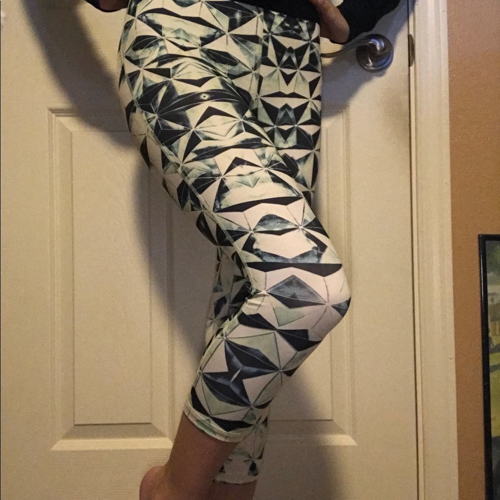 Patterned sport legging